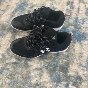 Under Armour big kids cleats in good condition